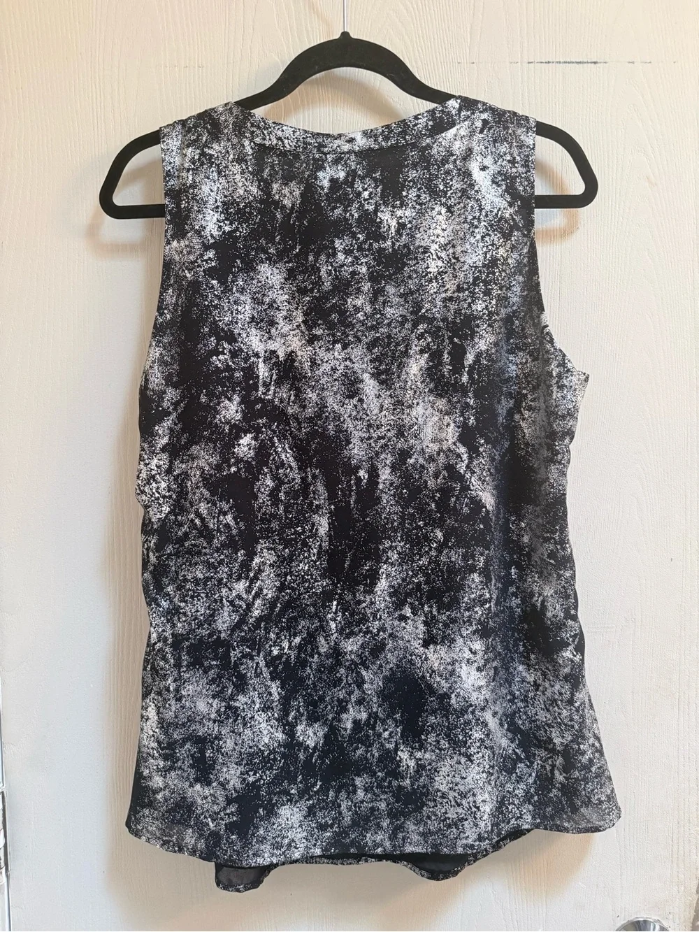 Black & Silver Patterned Sleeveless Tank Top by Michael Kors, Size L